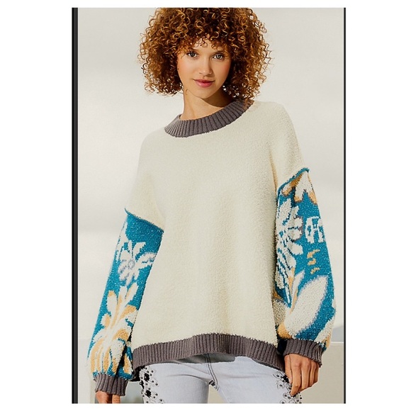 $40 start 57 LAST ONE 🖤Pretty POL Berber fleece outseam detail floral sweater - Picture 4 of 6